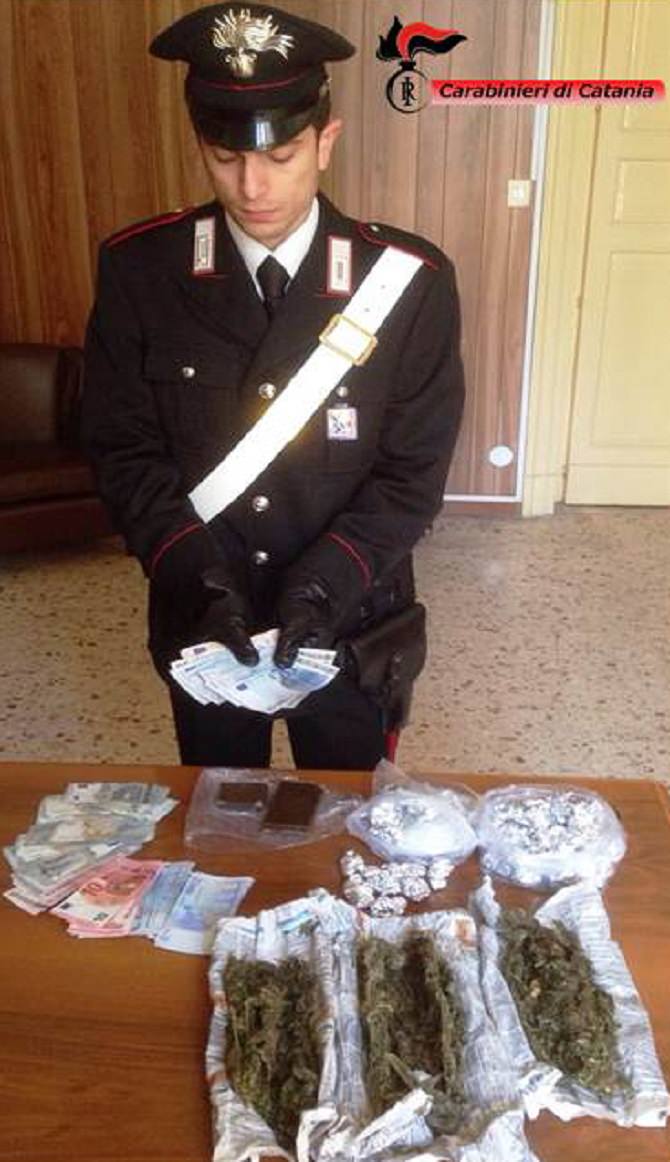 Droga e contanti sequestrati